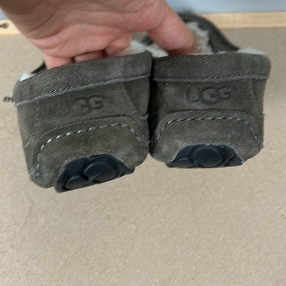 UGG men’s Ascot Slipper size 10 greenish color fleece lining - Picture 10 of 16